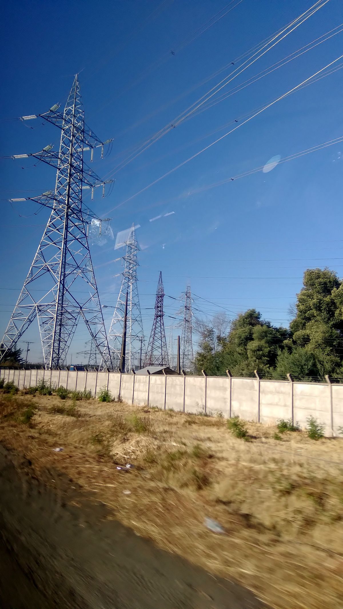 Torres de alta tensión cerca de la localidad de Charrúa, Región del Biobío